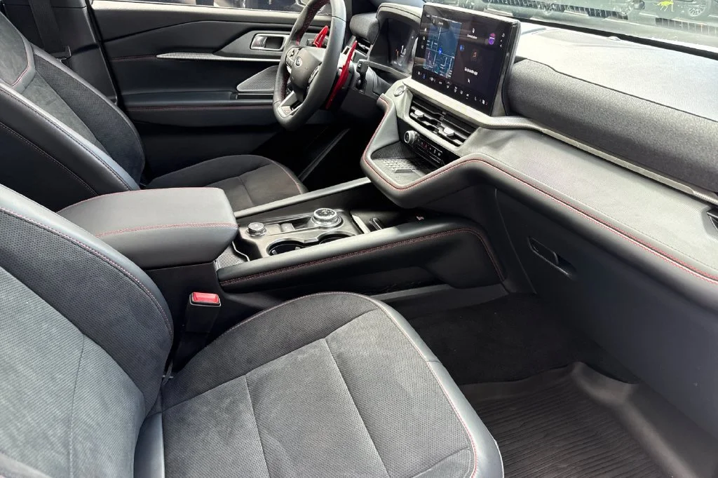 2025 Ford Explorer ST - Photo 17