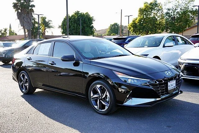 Used 2023 Black Hyundai Limited image 5