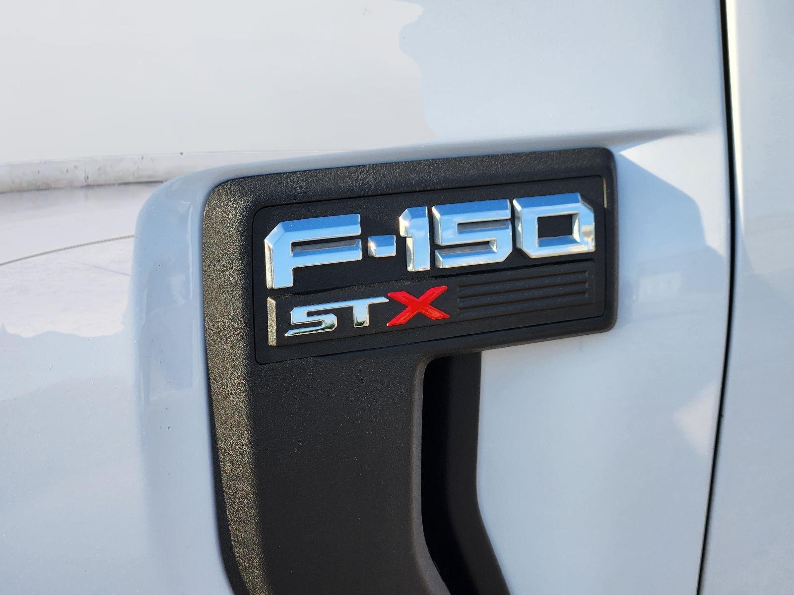 Used 2022 Oxford White Ford XL image 11