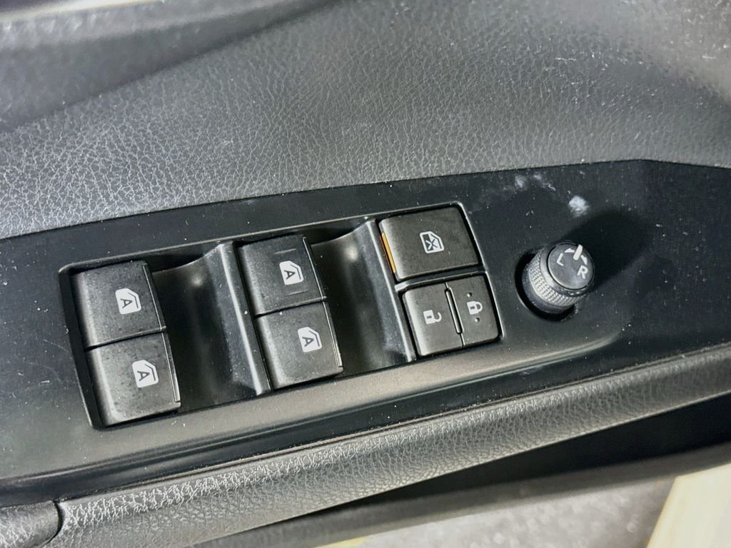 Used 2019 White Toyota  image 16