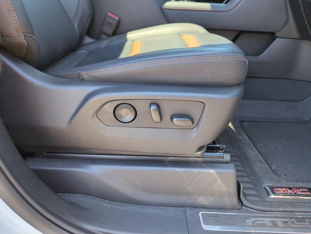 Used 2025 White GMC AT4 image 38