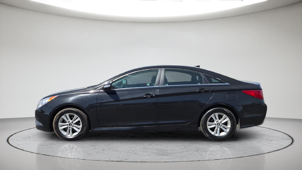 Used 2014 Black Hyundai GLS image 11