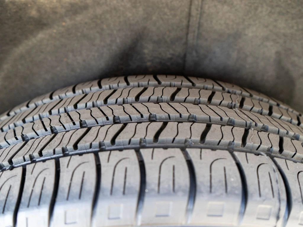Used 2018 Silver GMC SLE-2 image 32