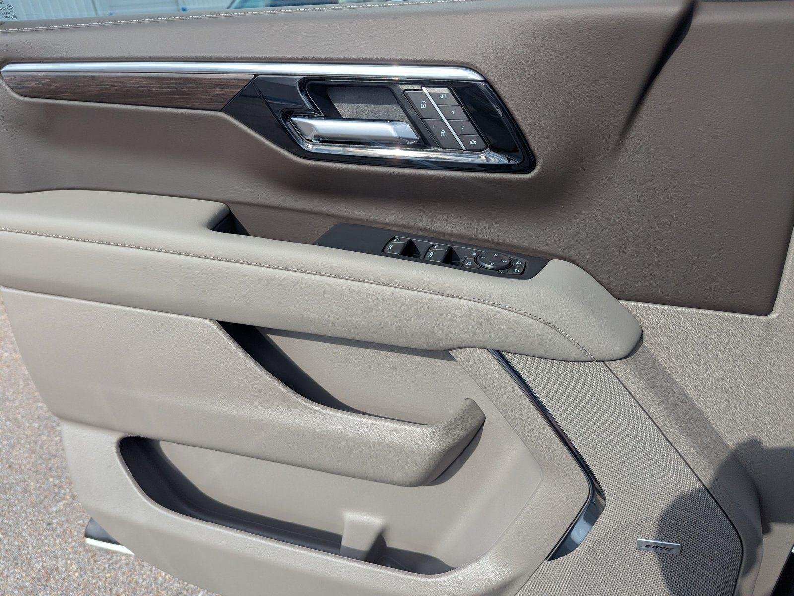 2026 Chevrolet Suburban LT - Photo 18