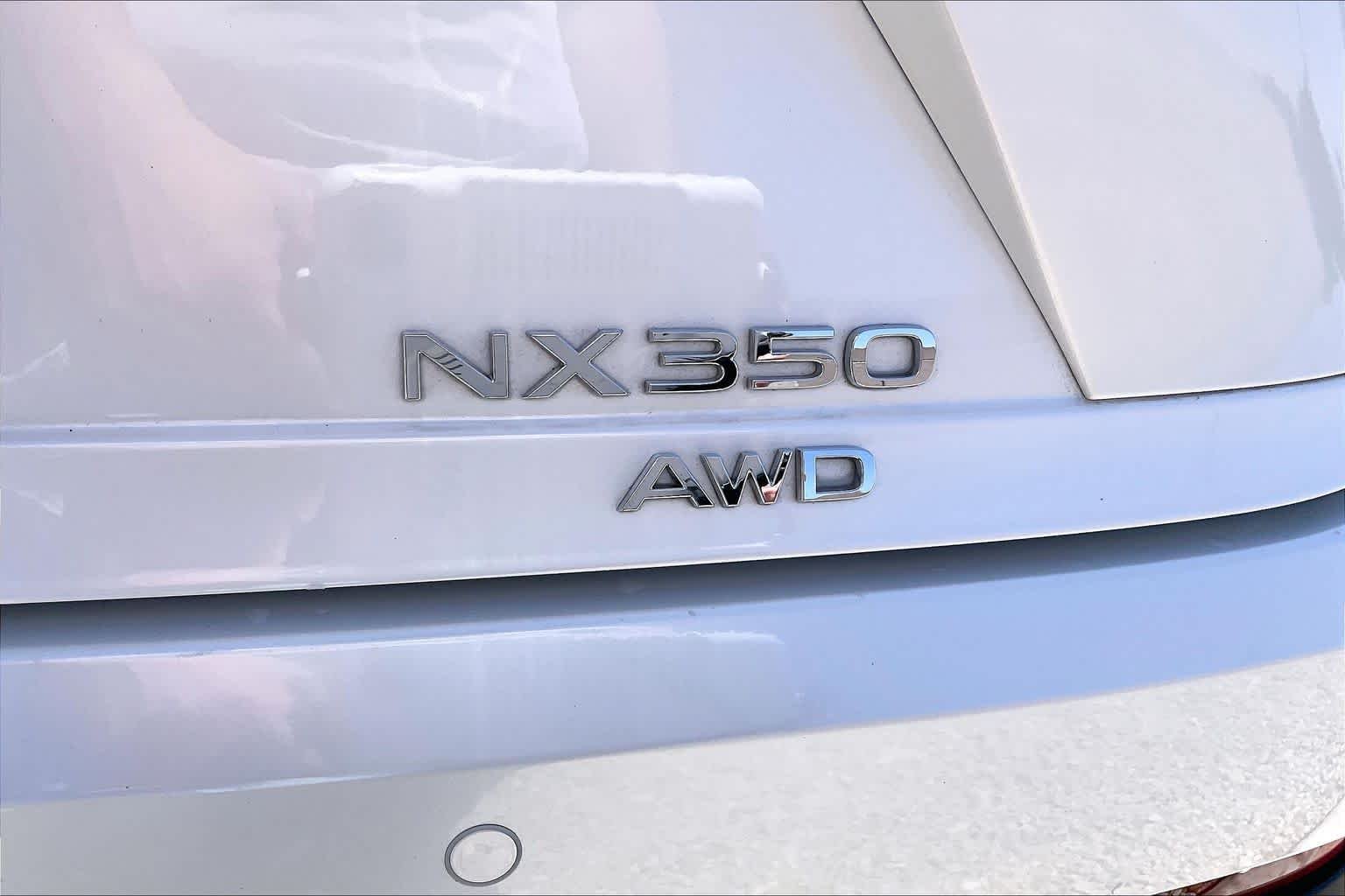 Used 2025 Eminent White Pearl Lexus Premium image 29