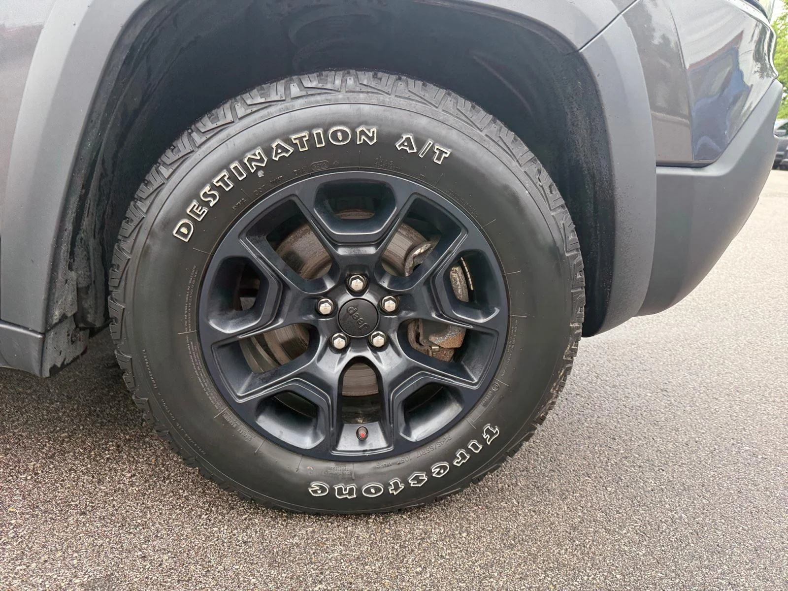 Used 2022 Granite Crystal Metallic Jeep Trailhawk image 31