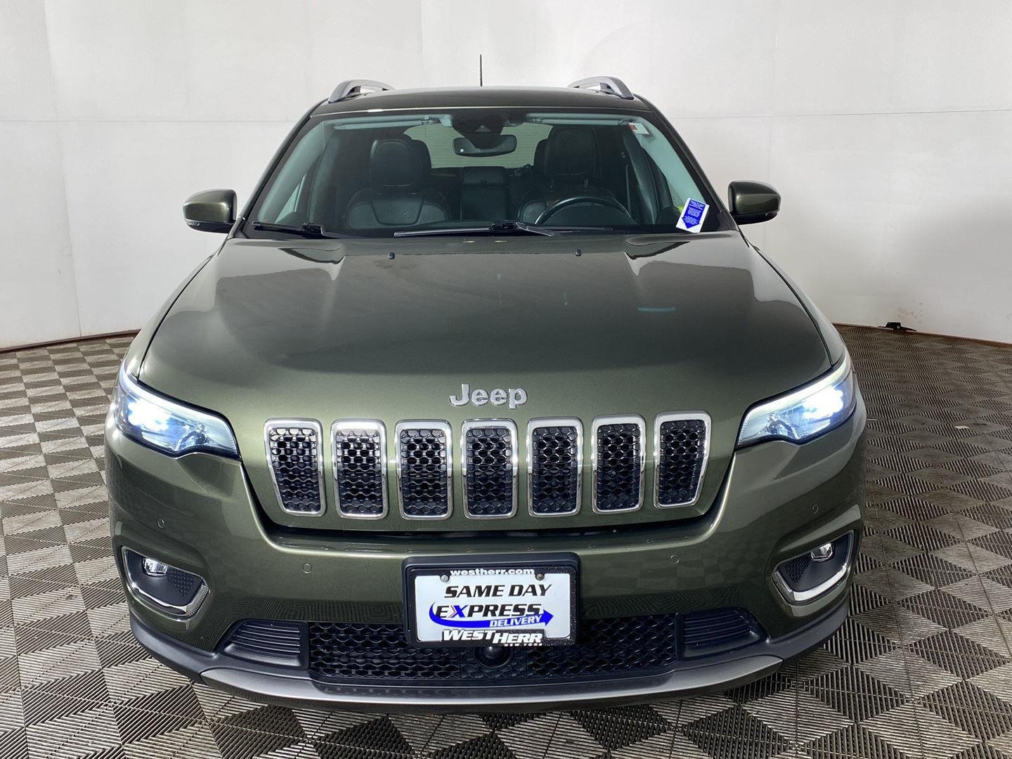 Used 2021 Olive Green Pearlcoat Jeep Limited image 8