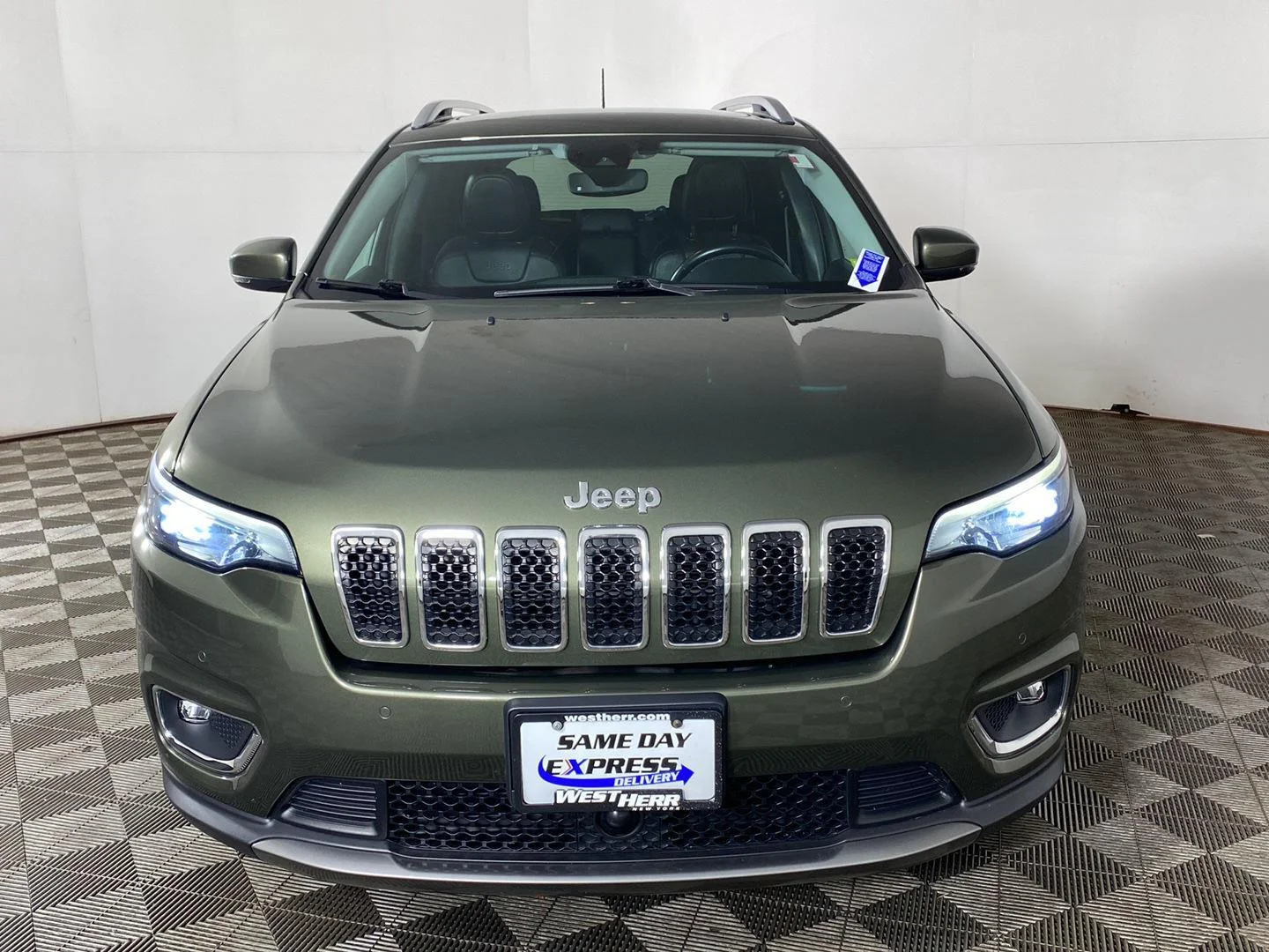 Used 2021 Olive Green Pearlcoat Jeep Limited image 8