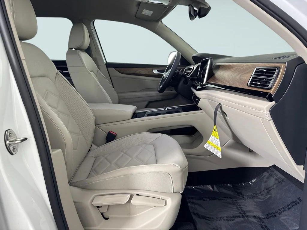 New 2026 White Pearl Volkswagen 2.0T SE image 8
