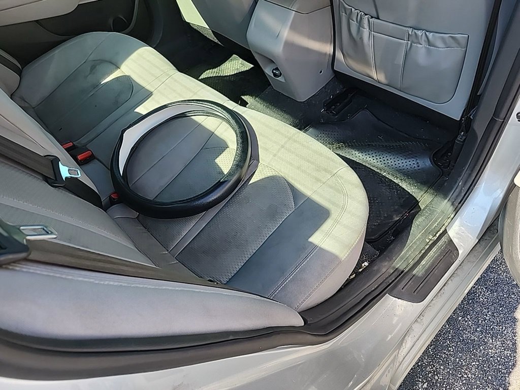 Used 2019 Silver Hyundai SE image 34