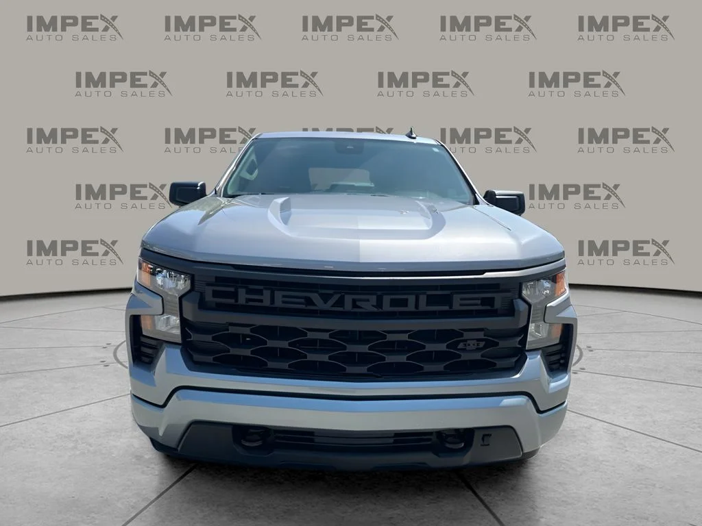 Used 2024 Gray Chevrolet Custom image 8