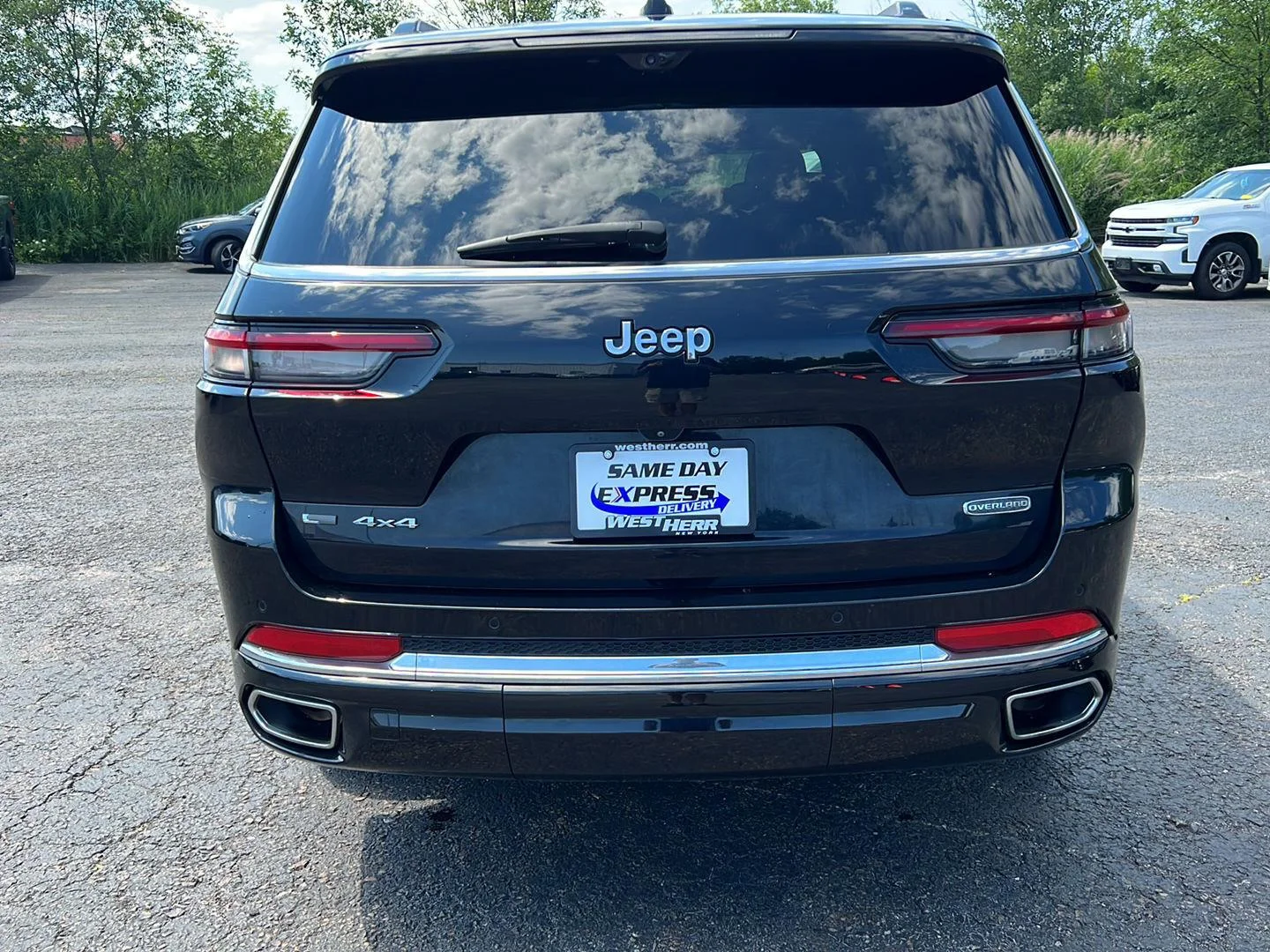 Used 2021 Diamond Black Crystal Pearlcoat Jeep Overland image 6