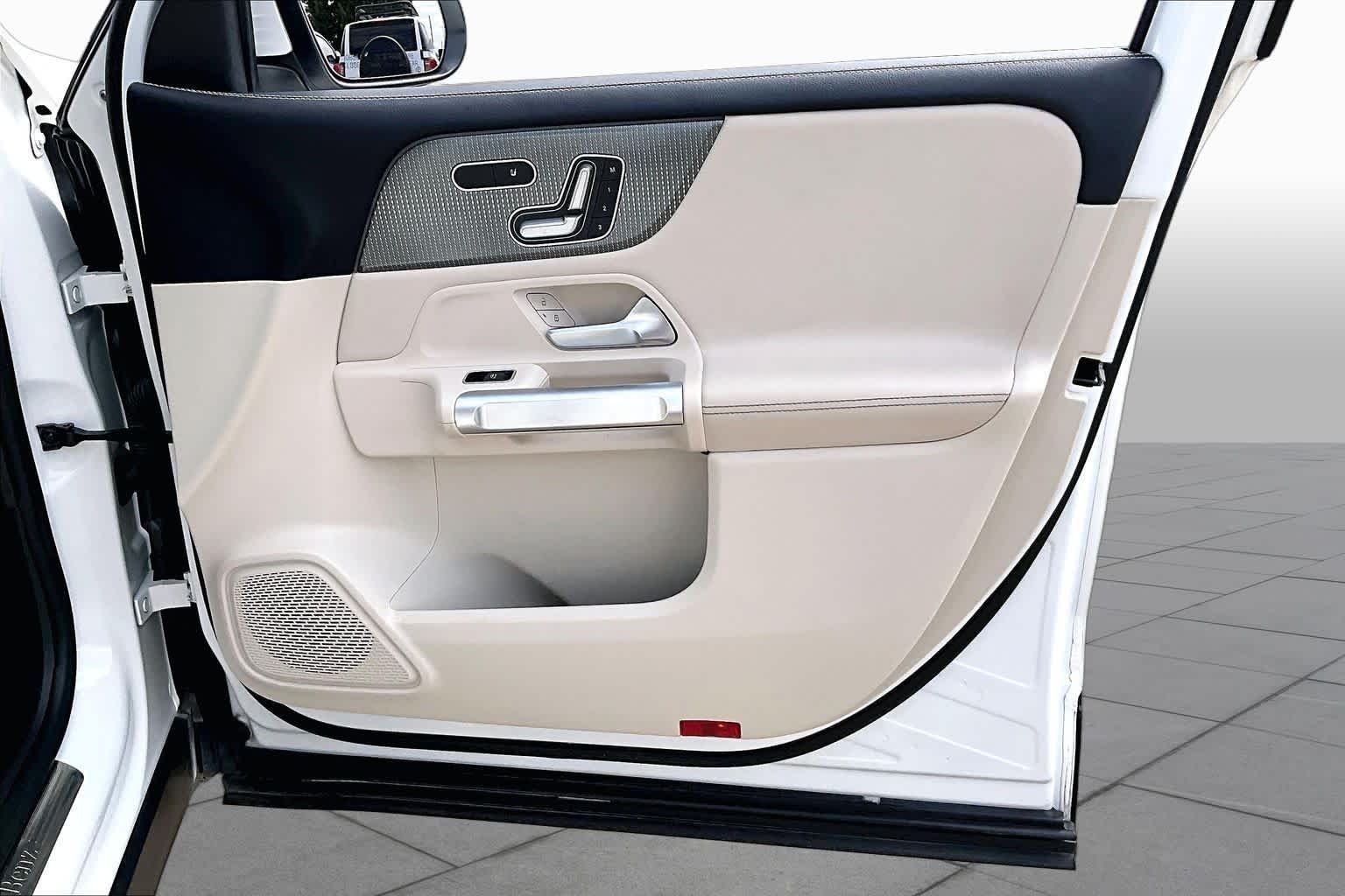 Used 2020 Polar White Mercedes-Benz GLB 250 image 23