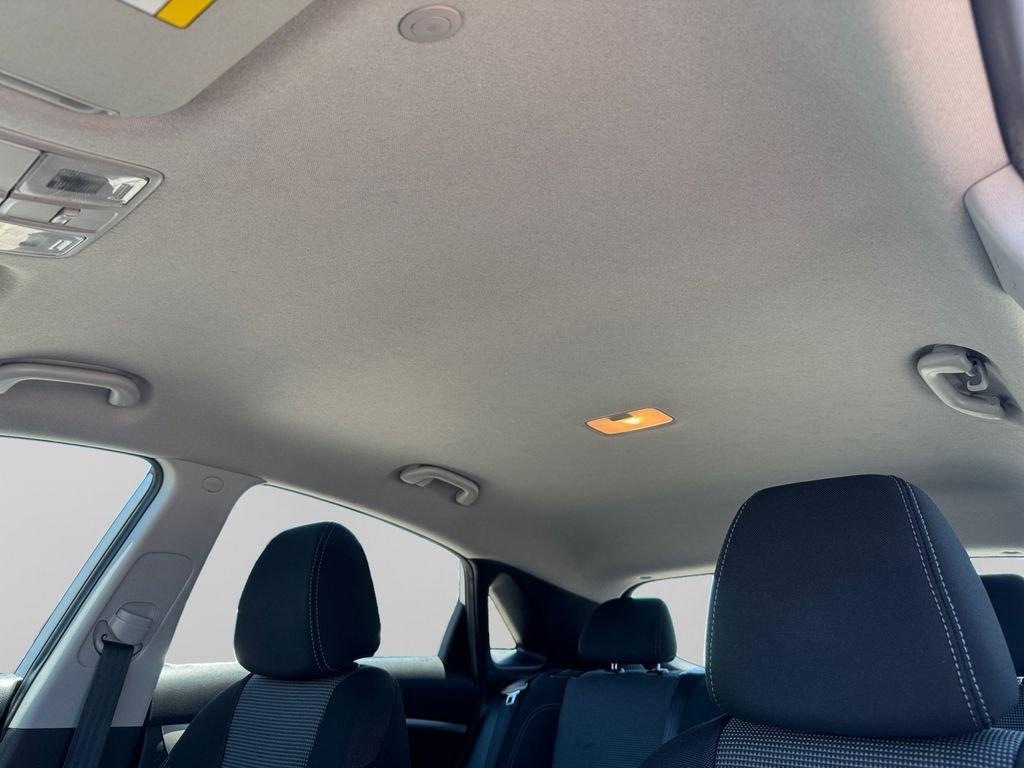Used 2014 Shimmering Silver Hyundai Base image 19