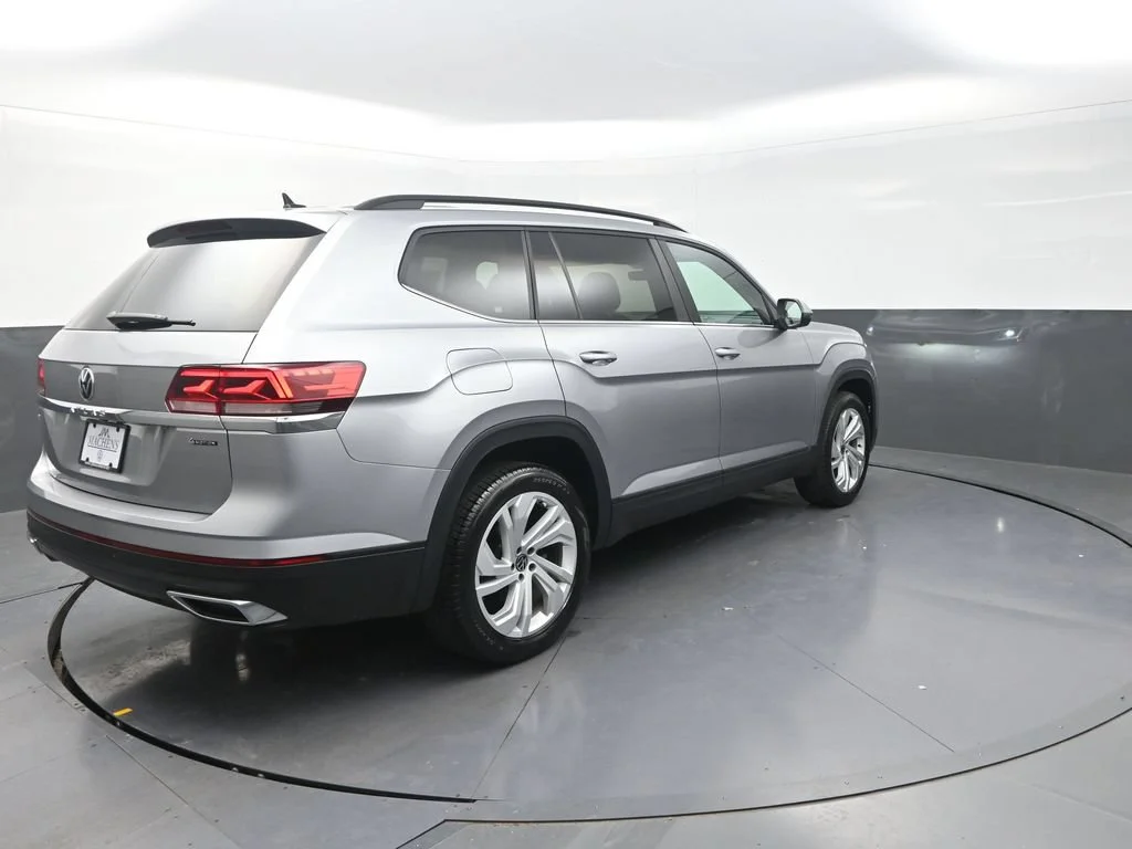Used 2023 Silver Volkswagen 2.0T SE w/Technology image 10