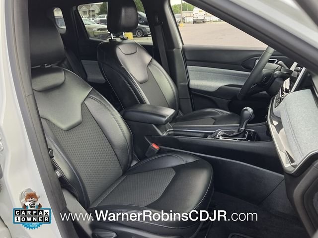 Used 2023 White Jeep Latitude image 19