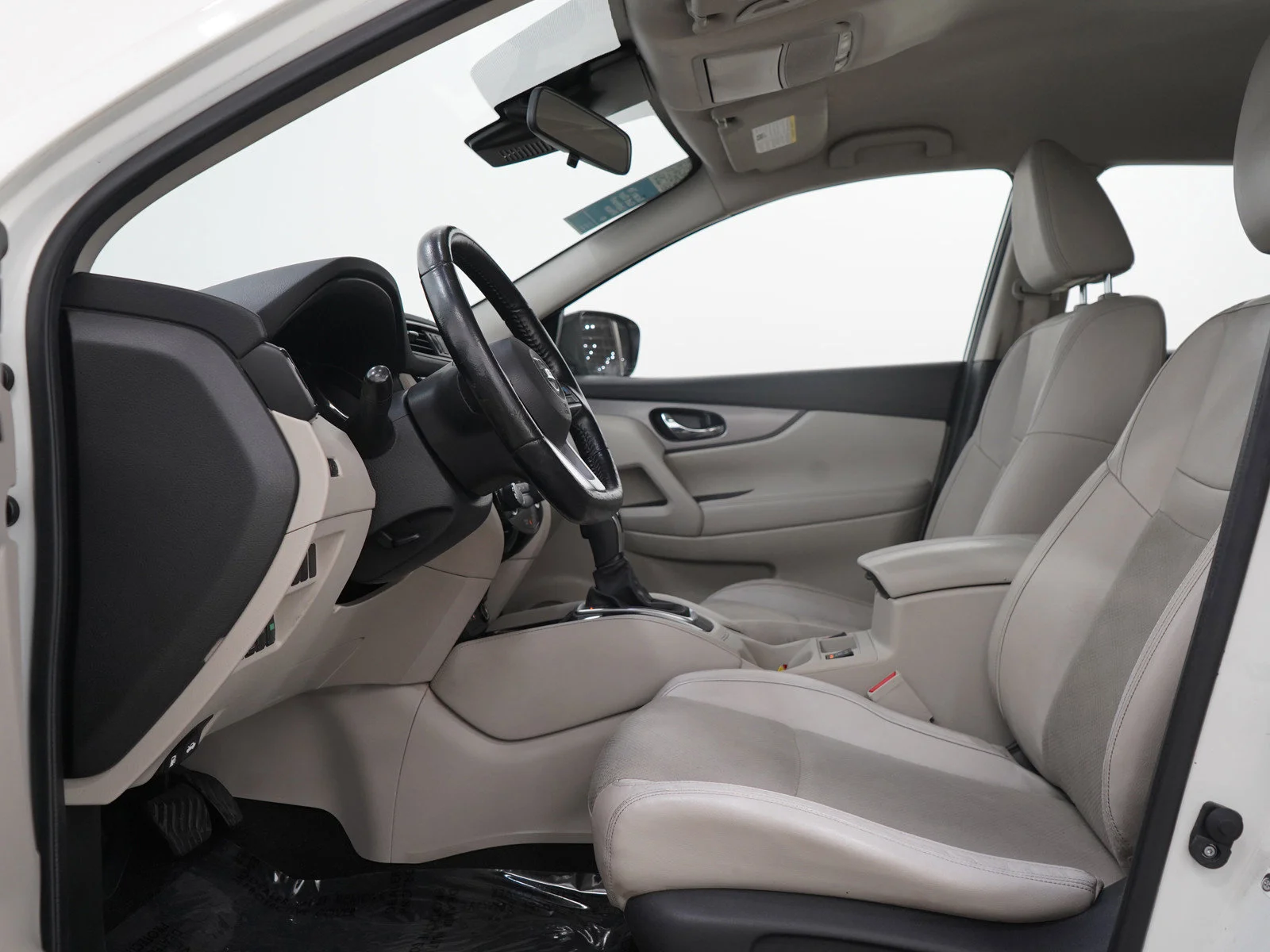 Used 2020 Pearl White Tricoat Nissan SV image 23