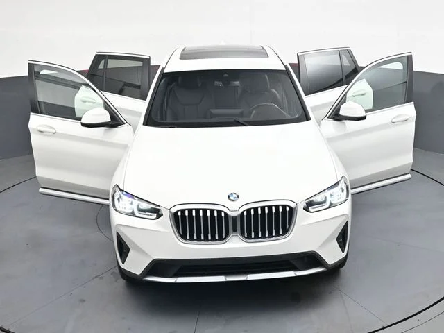 Used 2024  BMW xDrive30i image 40