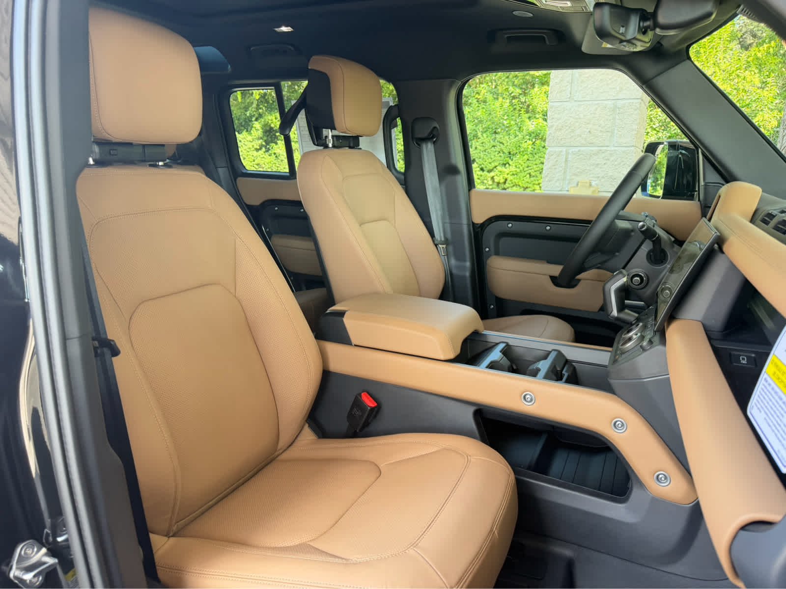 New 2026 Santorini Black Land Rover X-Dynamic SE image 12