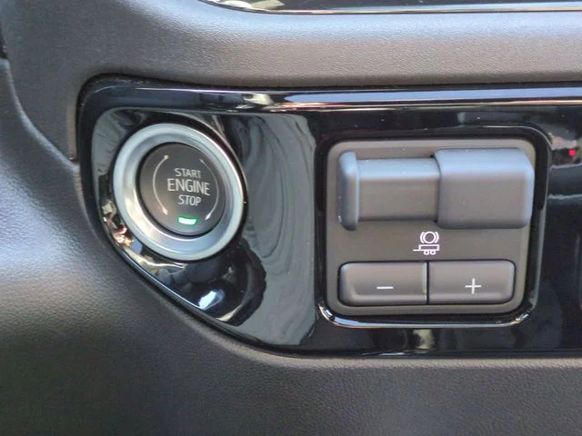 Used 2025 Gray Chevrolet ZR2 image 27