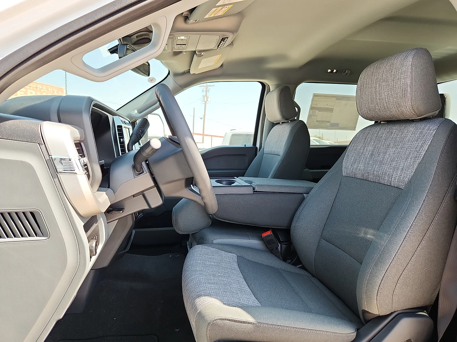 New 2027 Oxford White Ford XLT image 17