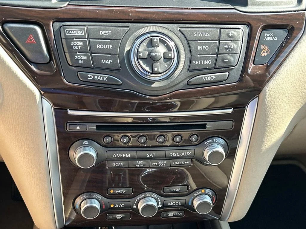 Used 2015 White Nissan SL image 40