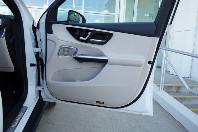 New 2026 Polar White Mercedes-Benz GLC 300 image 19
