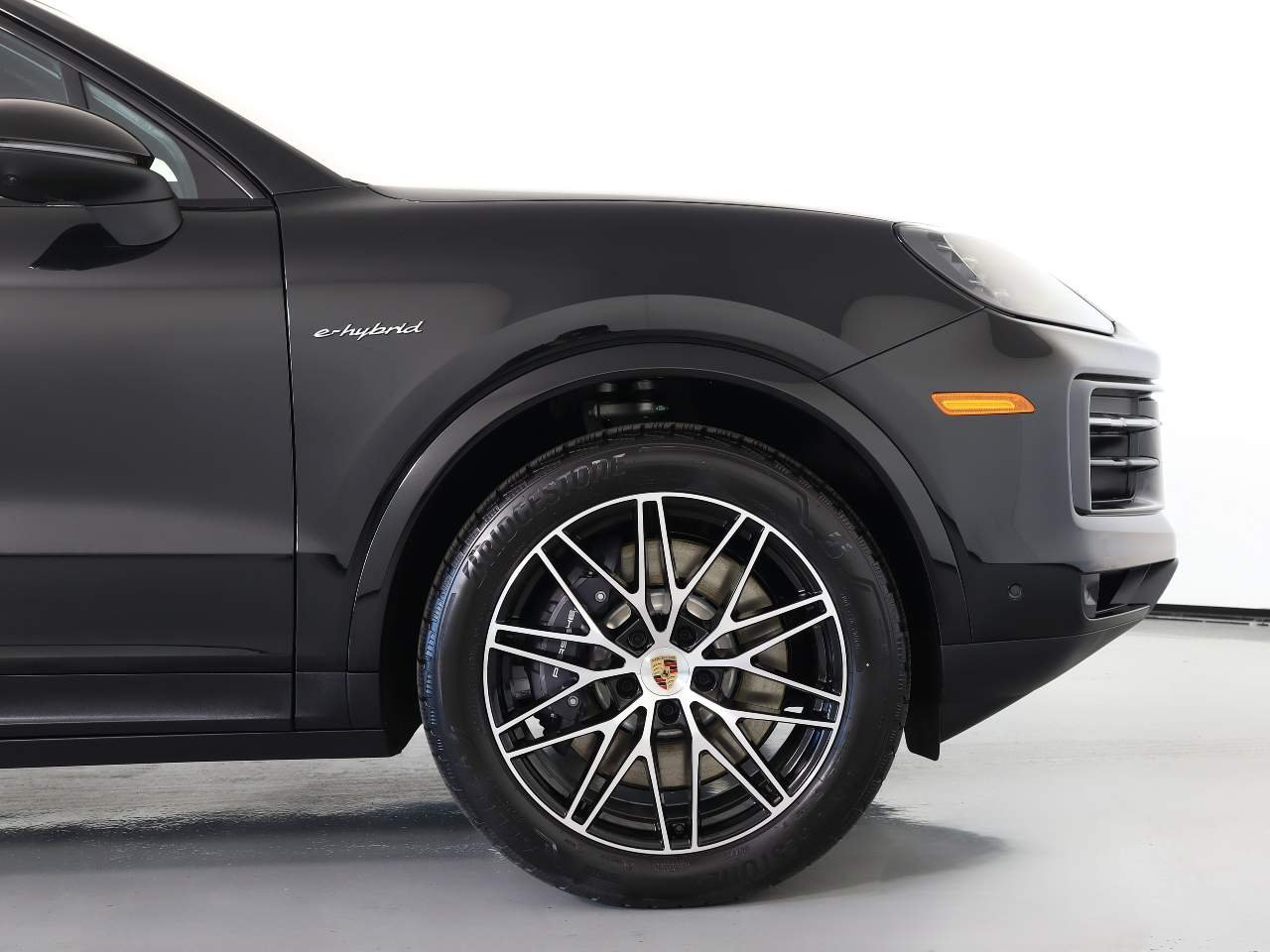 New 2026 Chromite Black Metallic Porsche E-Hybrid image 11