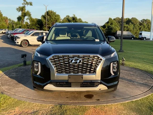Used 2022 Black Hyundai Limited image 2