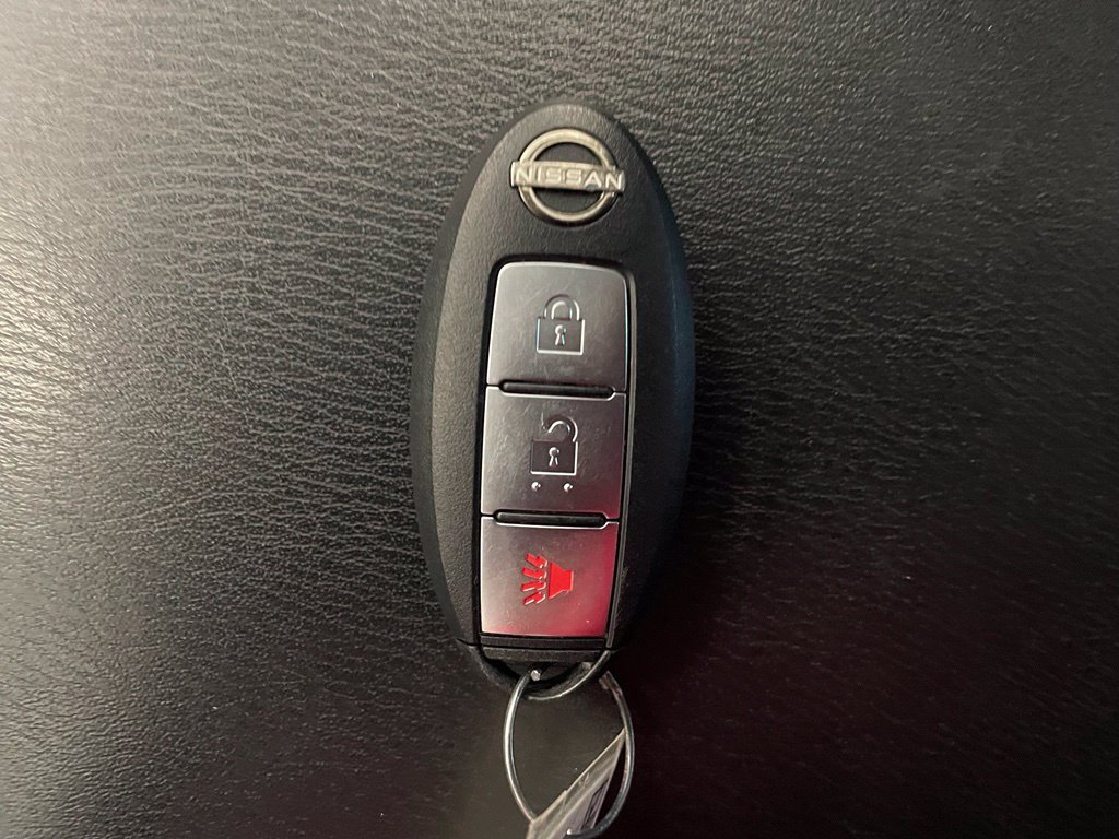 Used 2022 Gray Nissan SV image 18
