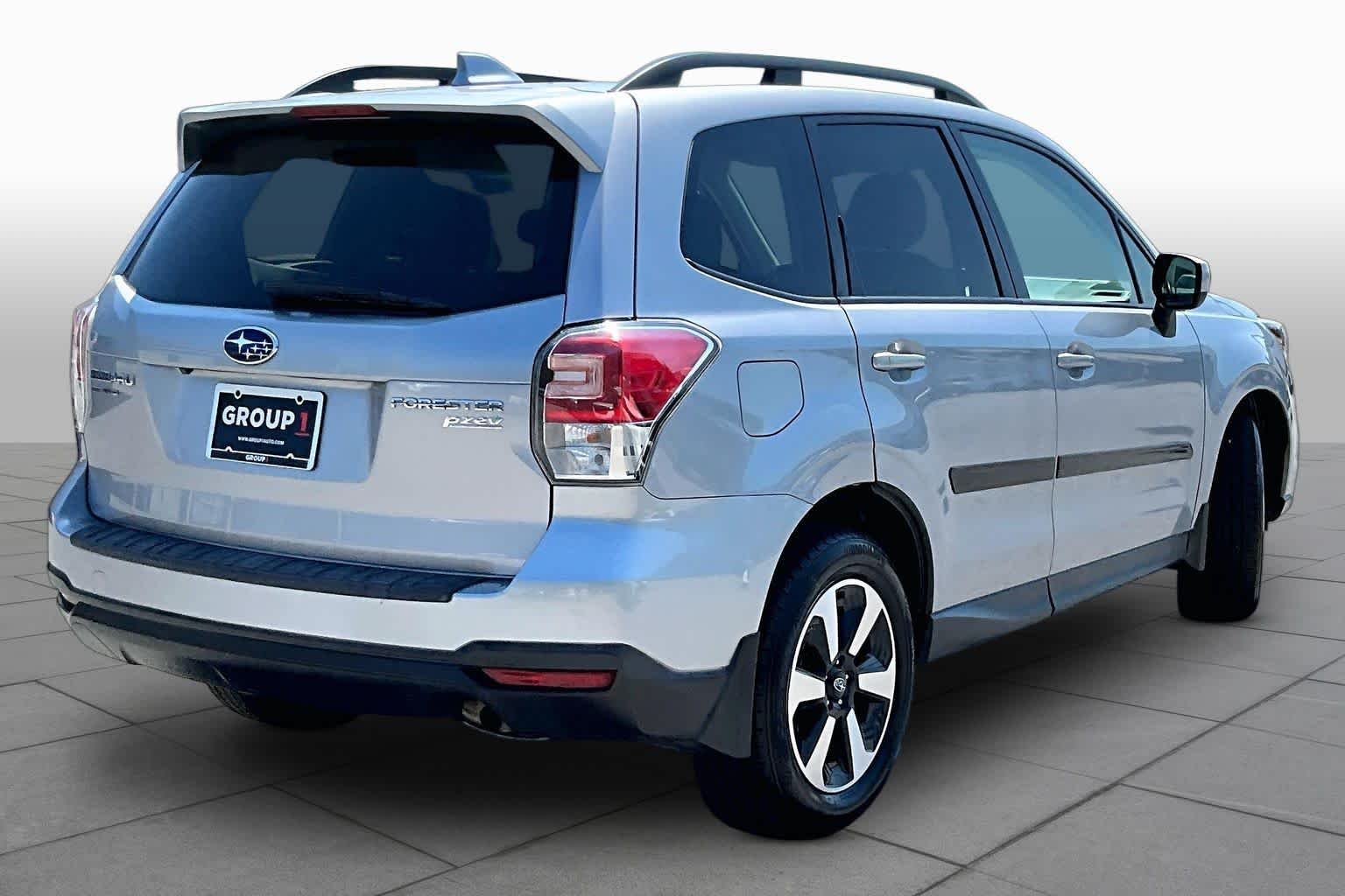 Used 2017 Ice Silver Metallic Subaru Premium image 11