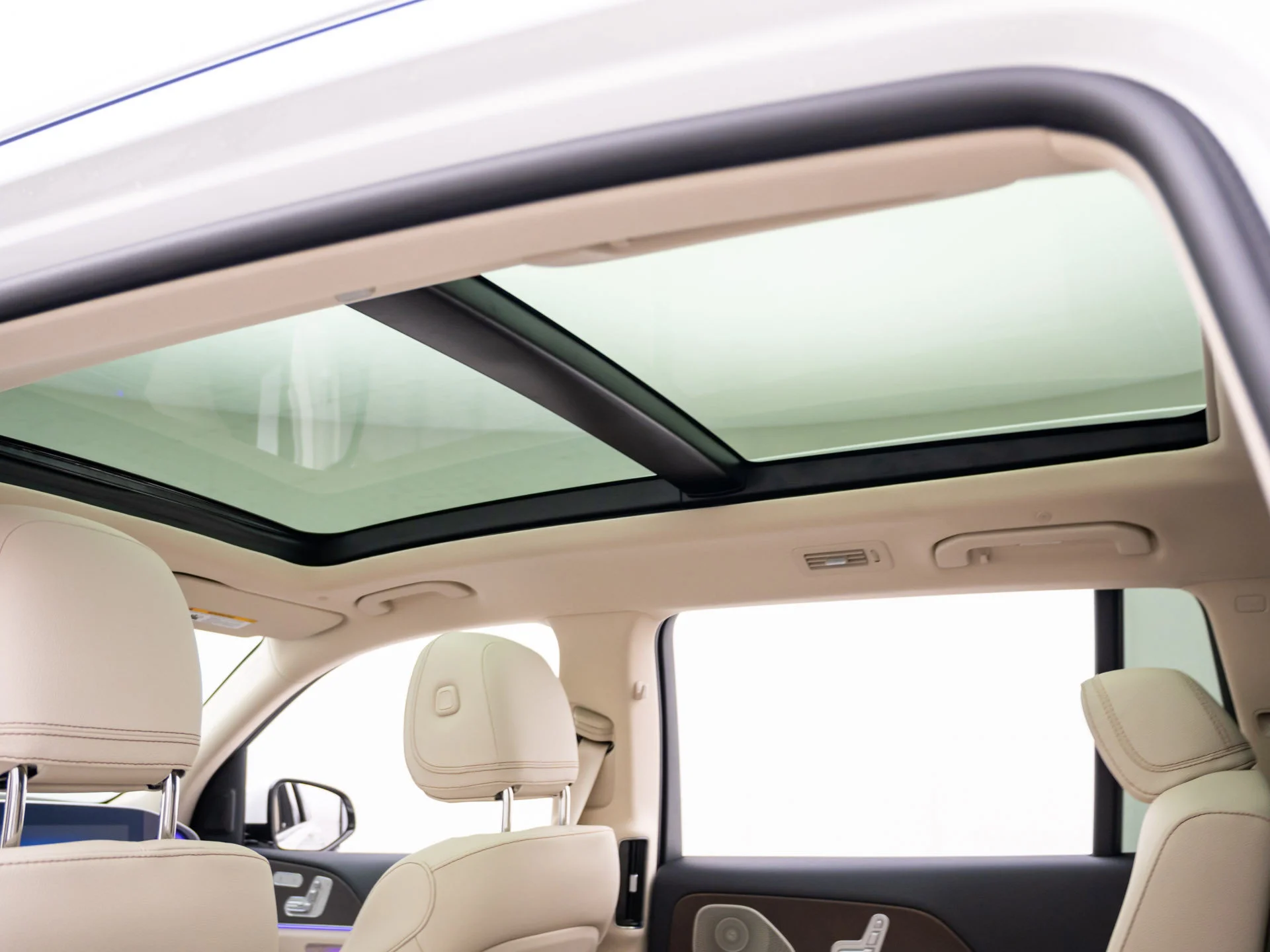 New 2027 White Mercedes-Benz GLS 450 image 21