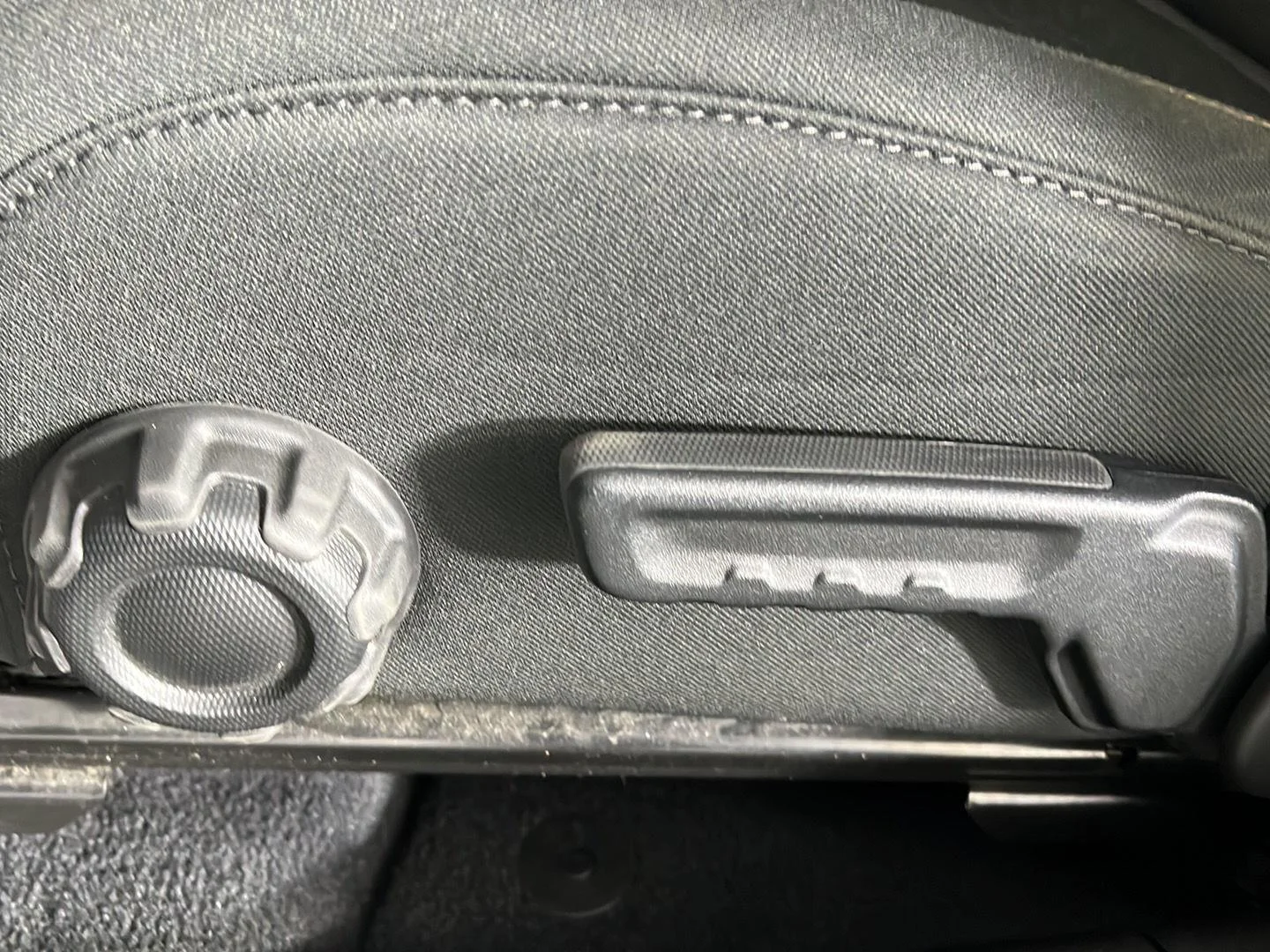 Used 2023 Sarge Green Clearcoat Jeep Mojave image 3