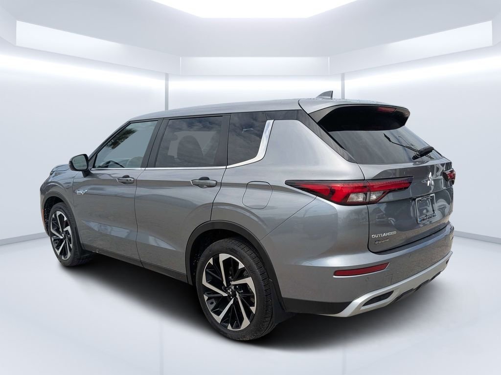 Used 2023 Gray Mitsubishi SE image 5