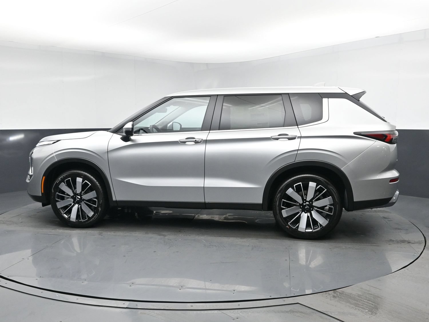 New 2026 Gray Mitsubishi SE 1.5T S-AWC image 4
