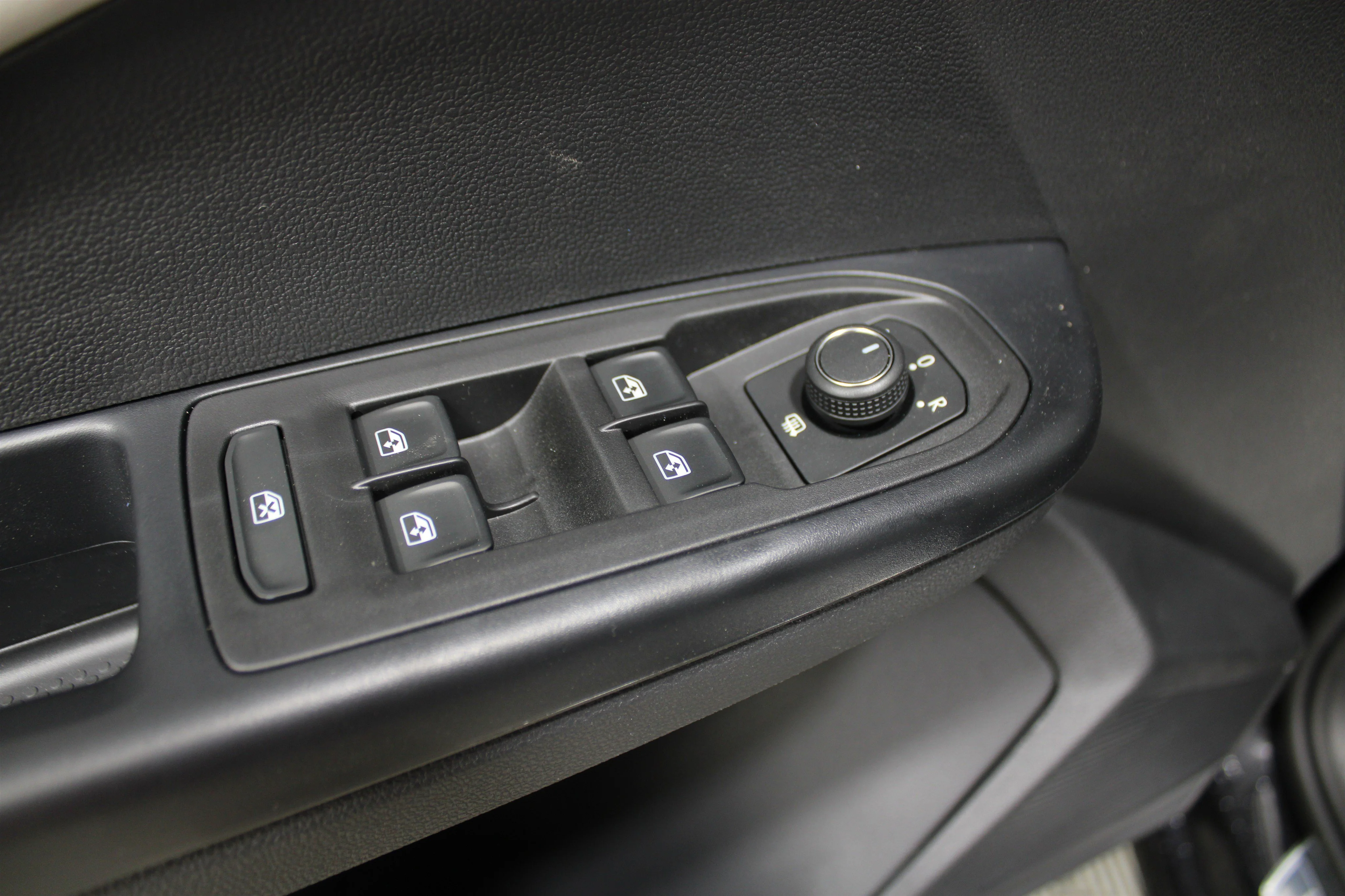 New 2026 Deep Black Pearl Volkswagen SE image 7