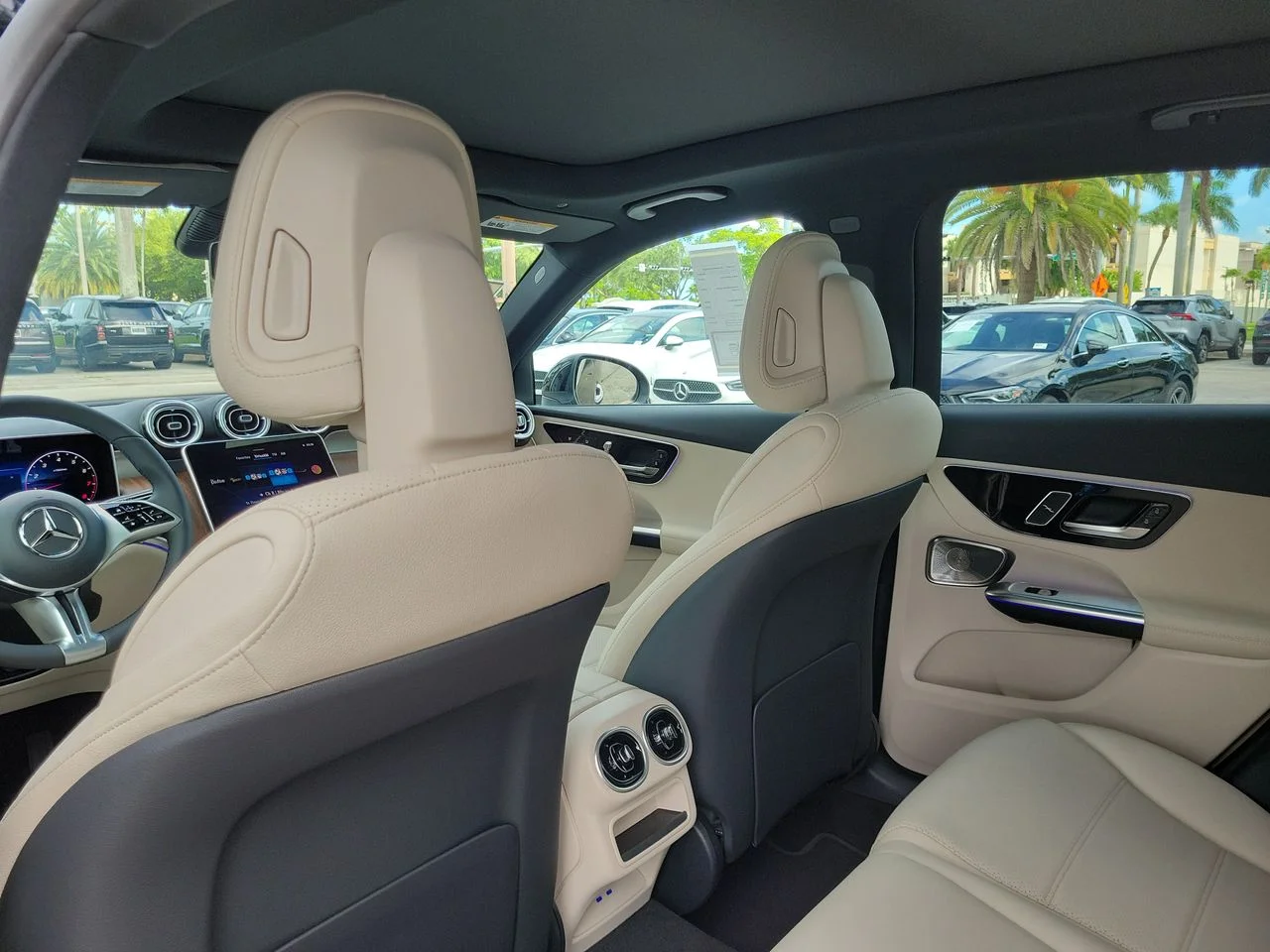 New 2026 Black Mercedes-Benz GLC 300 image 9