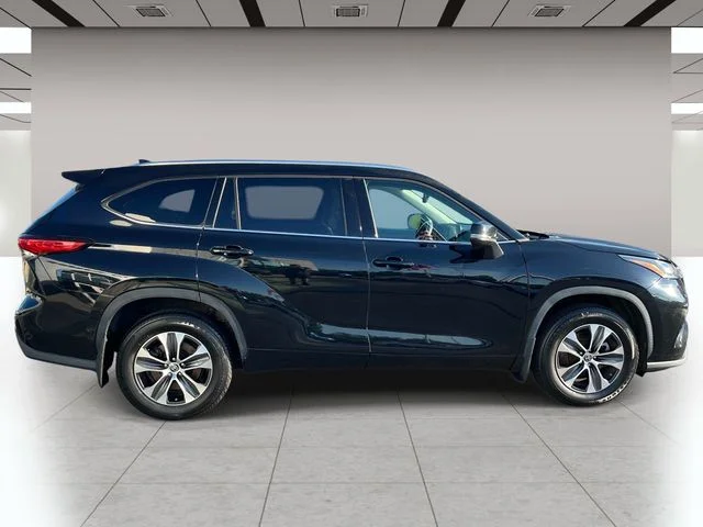 Used 2021 Black Toyota XLE image 2