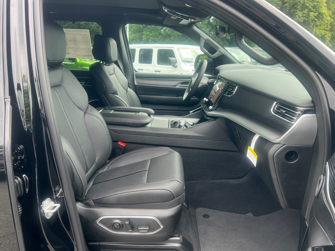 New 2026 High Gloss Black Exterior Paint Jeep Limited Reserve image 20