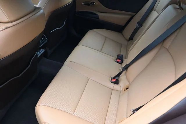 Used 2021 White Lexus 350 image 19