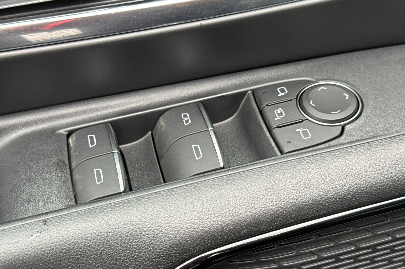 2025 Chevrolet Silverado EV LT - Photo 11