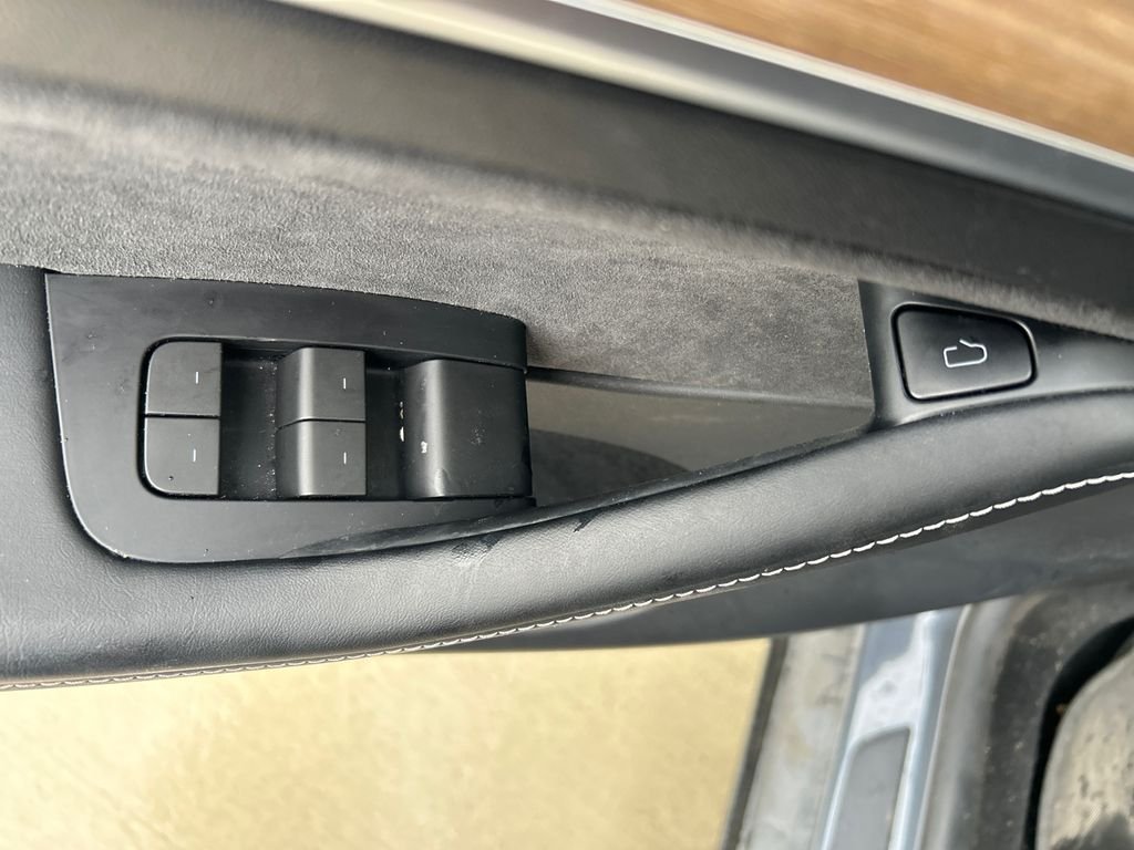 Used 2023  Tesla Long Range image 11