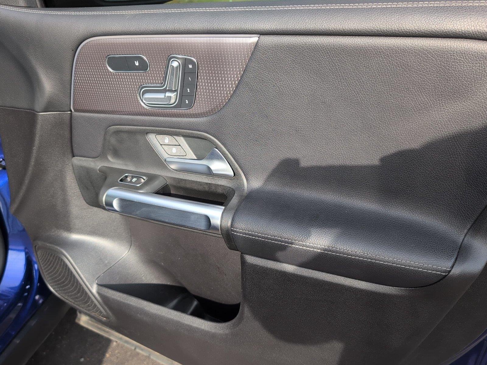 Used 2021 Galaxy Blue Metallic Mercedes-Benz GLB 250 image 40