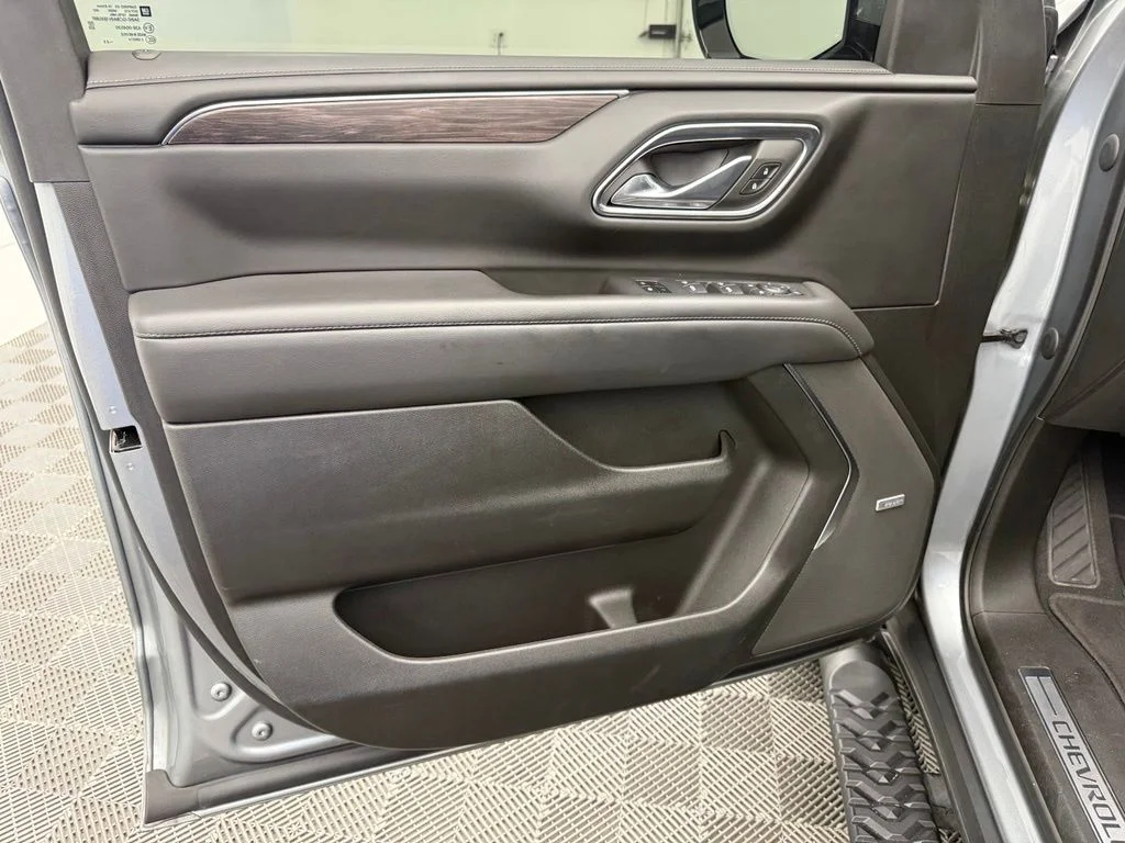 Used 2023 Gray Chevrolet Z71 image 17