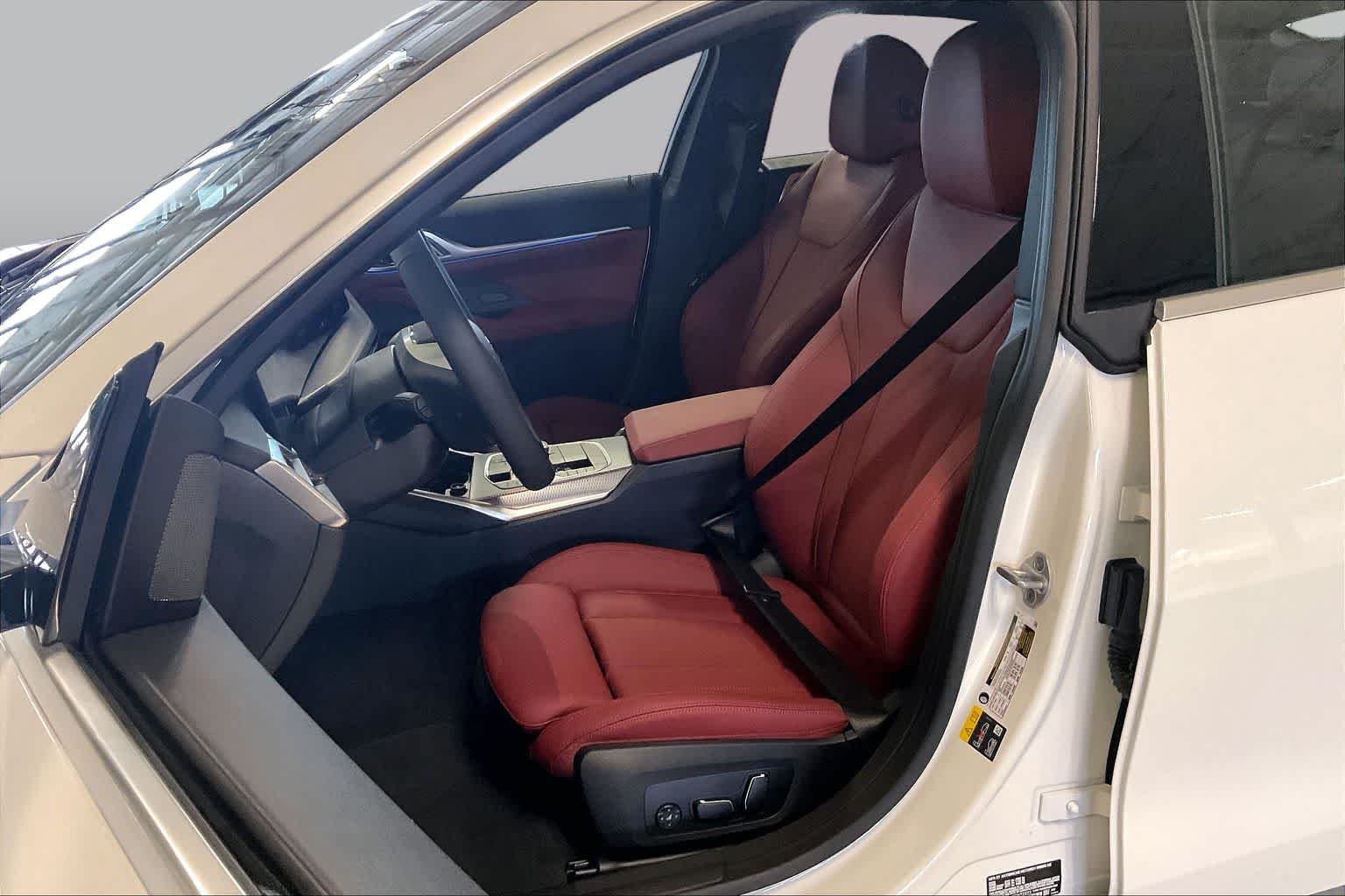 New 2026 Alpine White BMW eDrive40 image 9