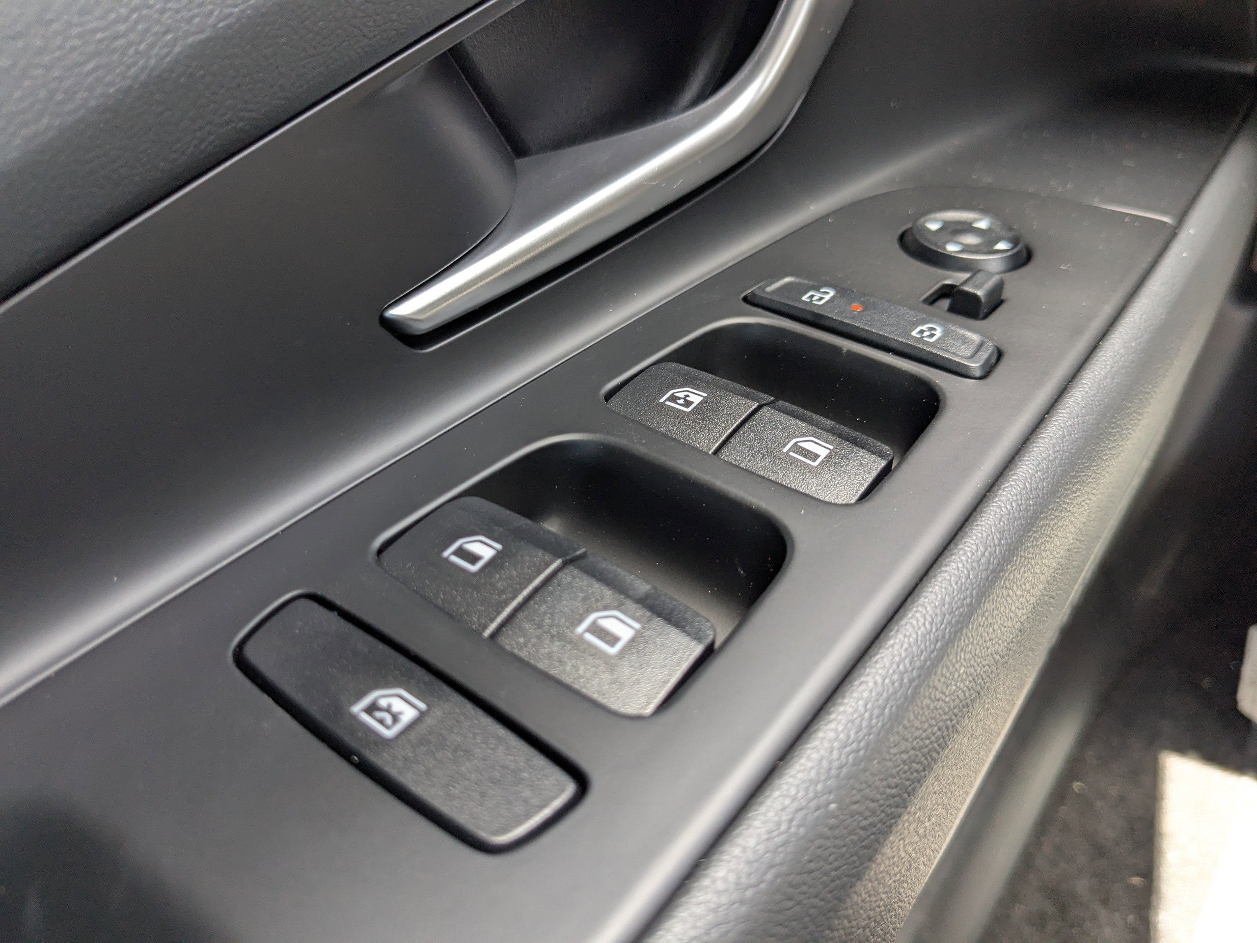 2025 Hyundai Elantra Limited - Photo 18