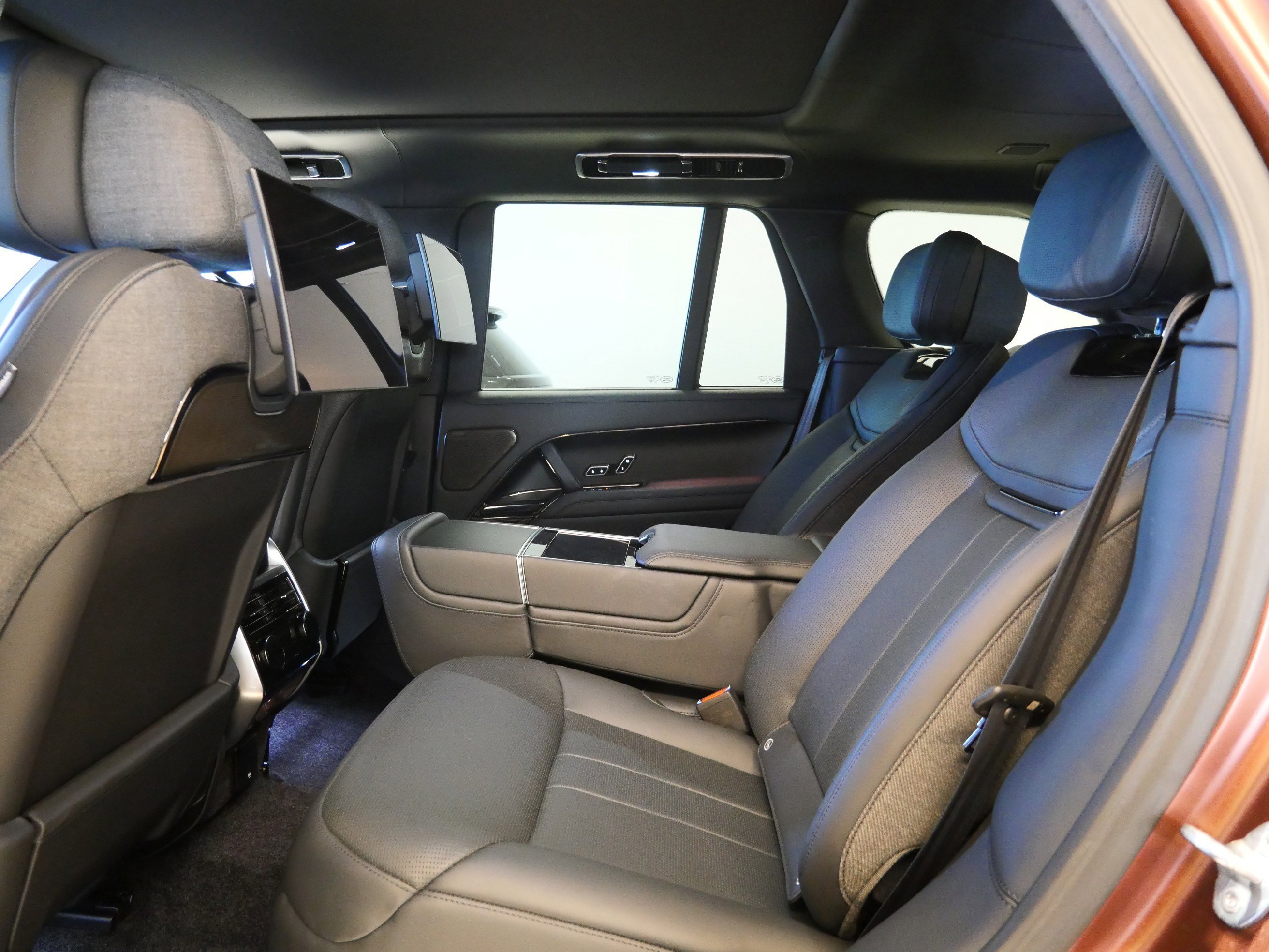 Used 2023 Sunrise Copper SV Bespoke Ultra Met Satin Land Rover SV image 15
