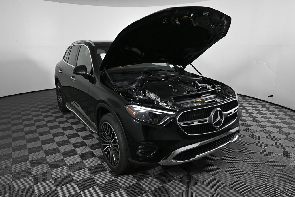 New 2026 Black Mercedes-Benz GLC 300 image 33