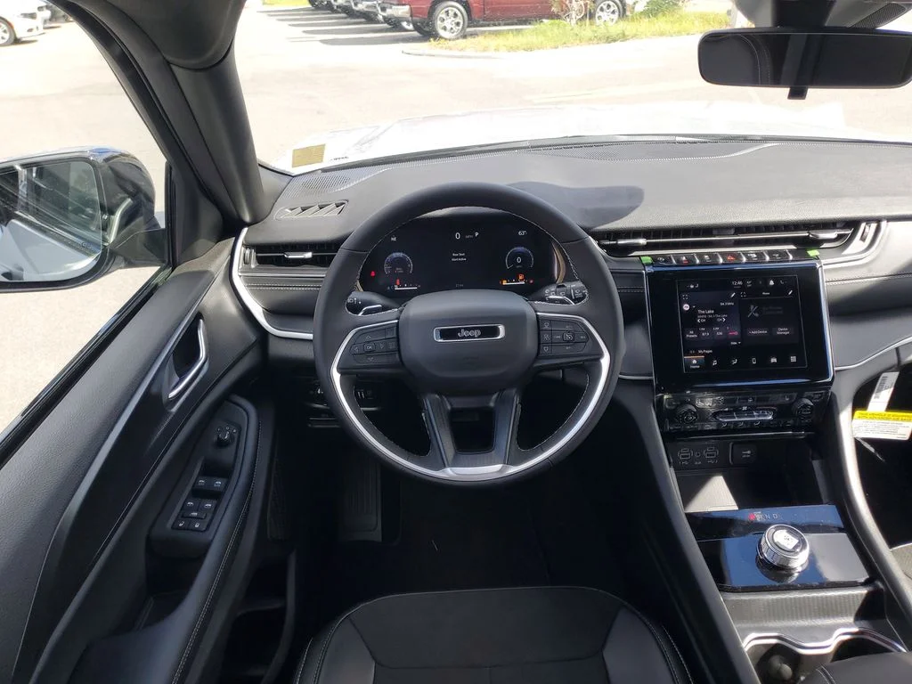 2025 Jeep Grand Cherokee Altitude - Photo 23
