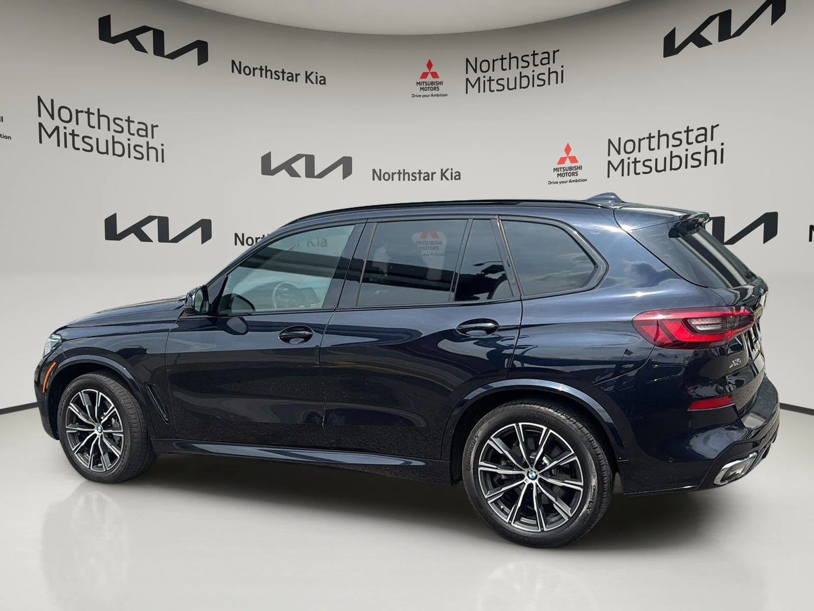 Used 2023 Carbon Black Metallic BMW xDrive40i image 5